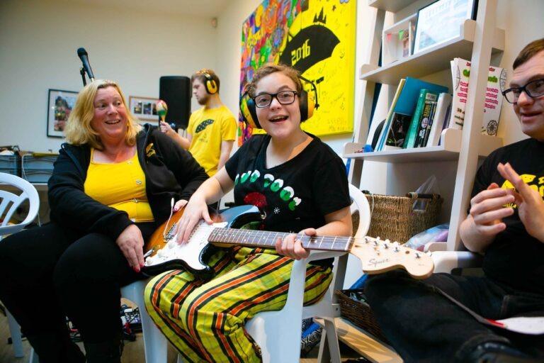 Help secure 1,000 instruments by Christmas!